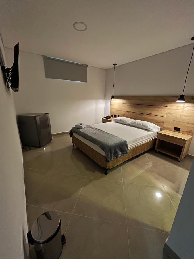 Hotel California City Меделин Екстериор снимка