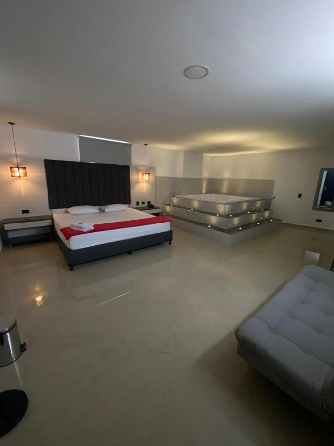 Hotel California City Меделин Екстериор снимка