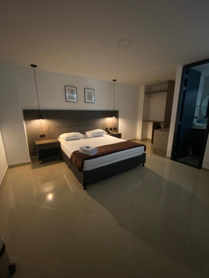 Hotel California City Меделин Екстериор снимка